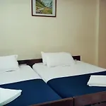 Majhi Hotel